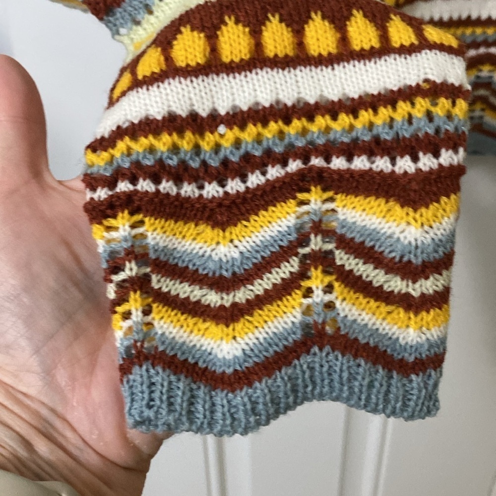 SHEIN Yellow and BlueCrew Neck Sweater with Geometric Patterns - Picture 4 of 6